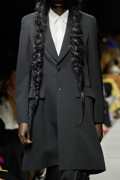 Look 25